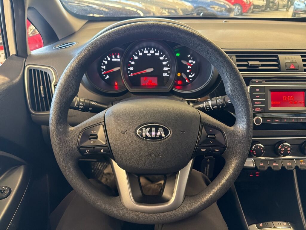 Kia Rio 2015 Valkoinen