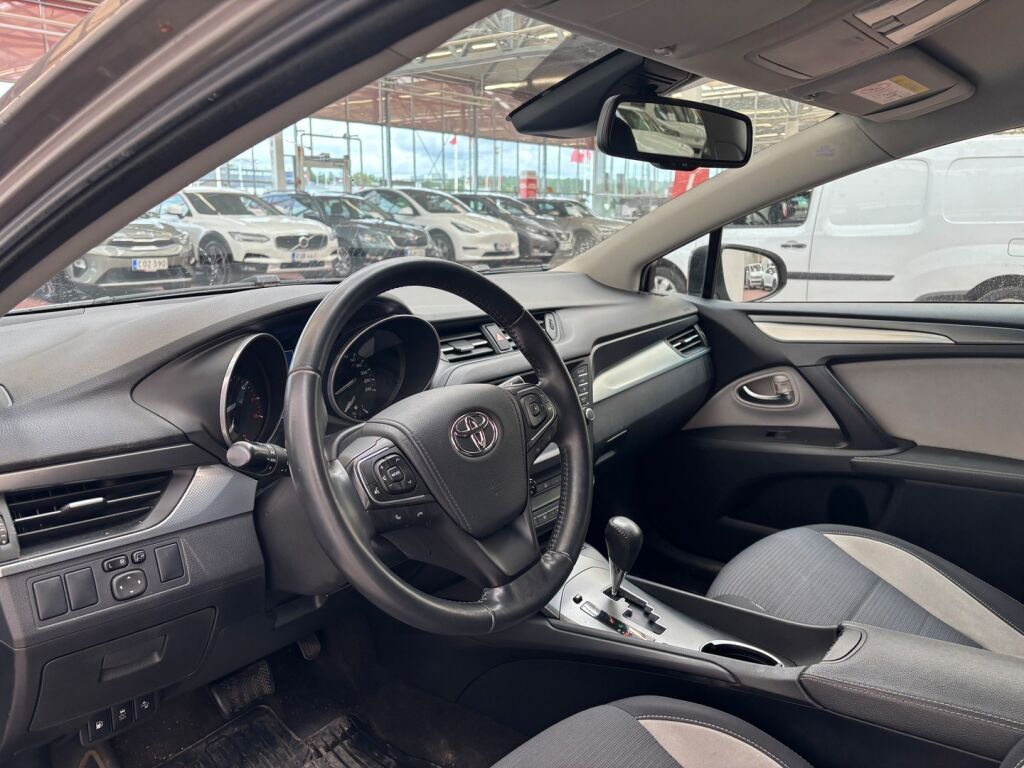 Toyota Avensis 2015 Ruskea (beige)