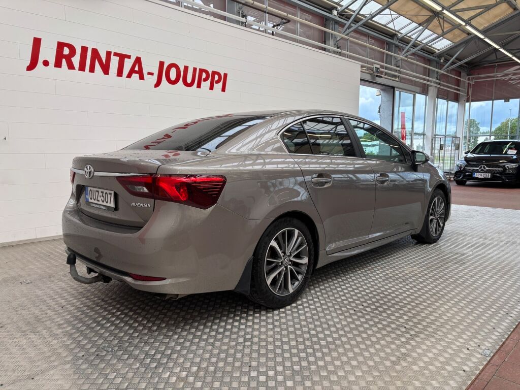 Toyota Avensis 2015 Ruskea (beige)
