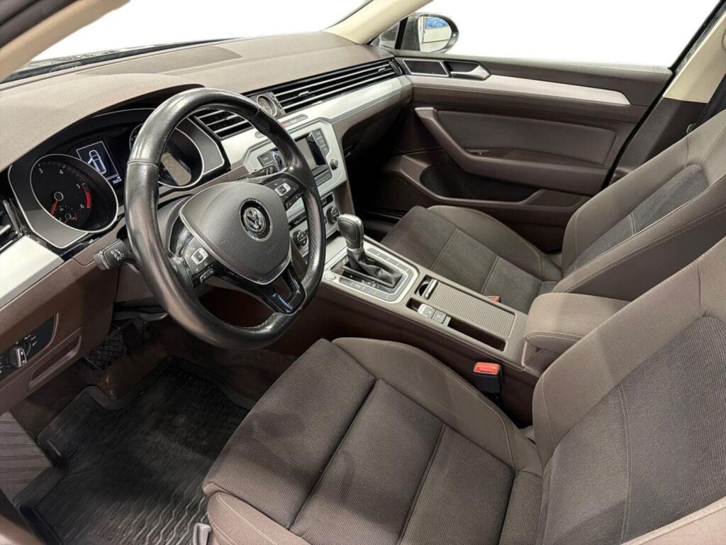 Volkswagen Passat 2015 Ruskea (beige)