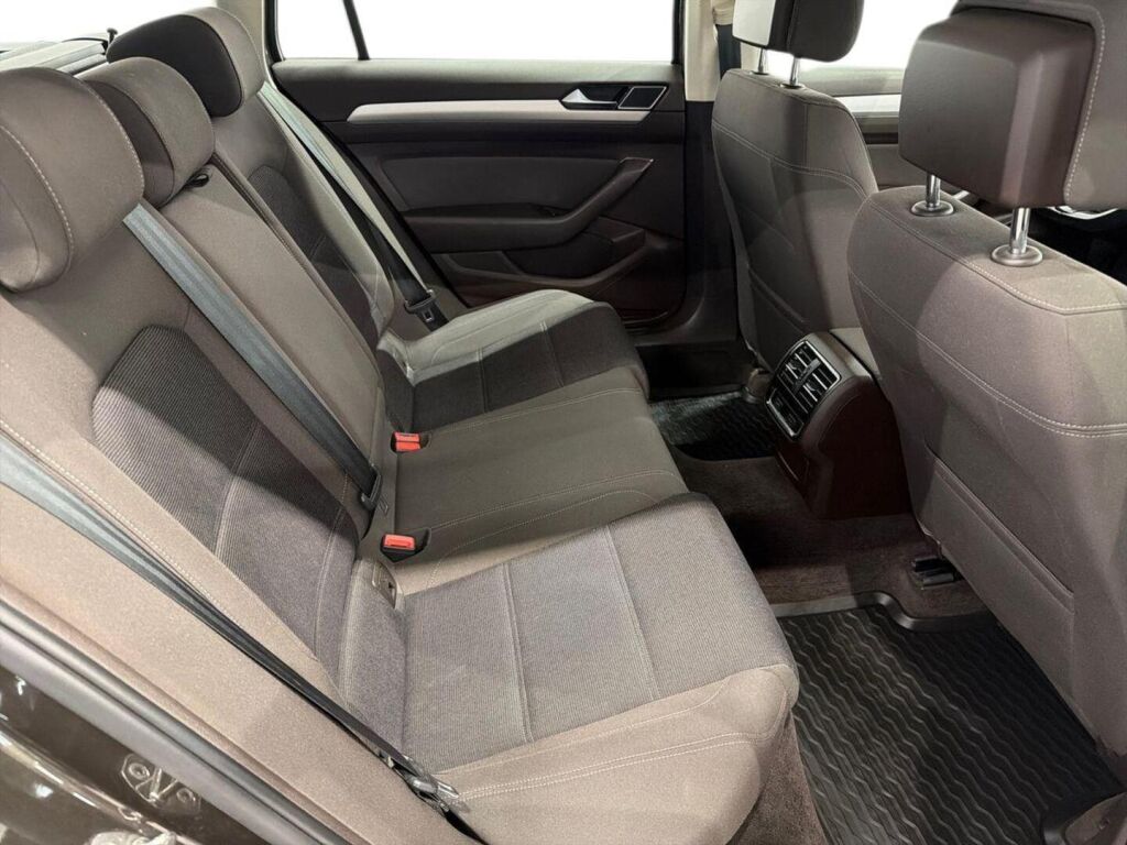 Volkswagen Passat 2015 Ruskea (beige)