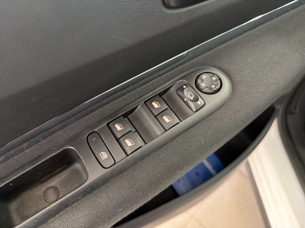 Peugeot 3008 2015 Valkoinen