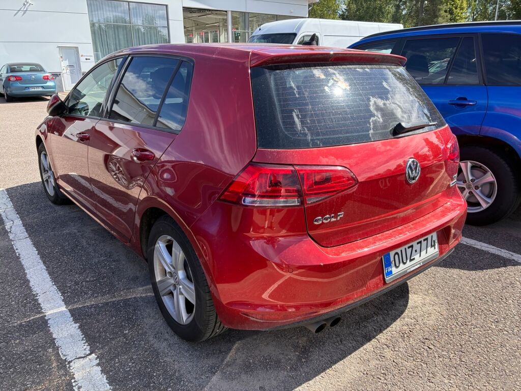 Volkswagen Golf 2016 Punainen