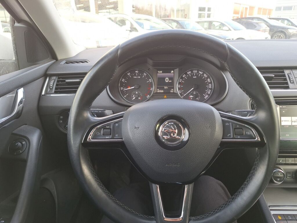 Skoda Octavia 2016 Valkoinen