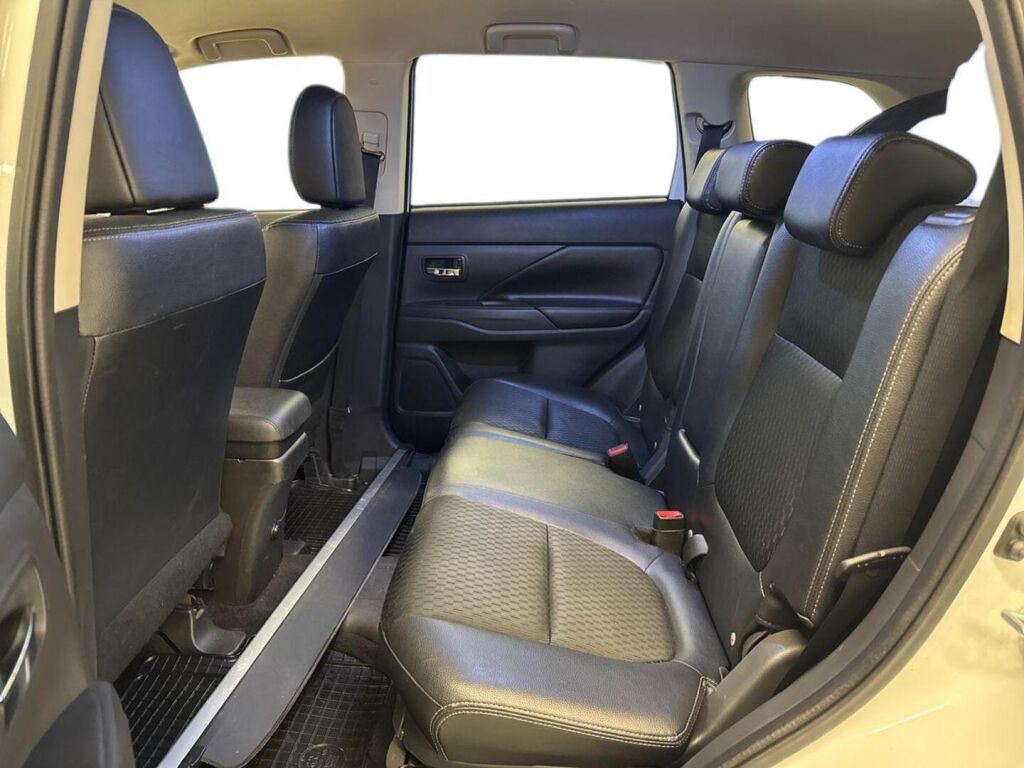 Mitsubishi Outlander PHEV 2014 Valkoinen