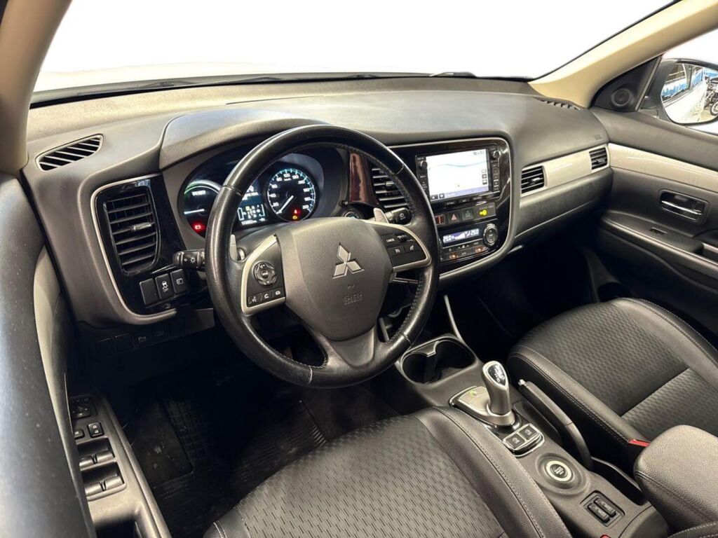 Mitsubishi Outlander PHEV 2014 Valkoinen