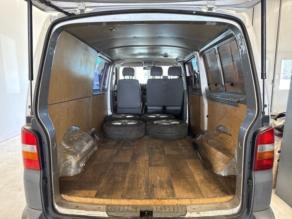 Volkswagen Transporter 2005 Harmaa