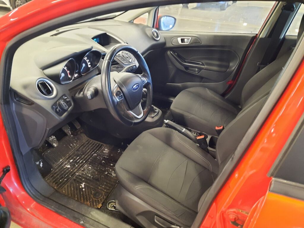 Ford Fiesta 2016 Punainen