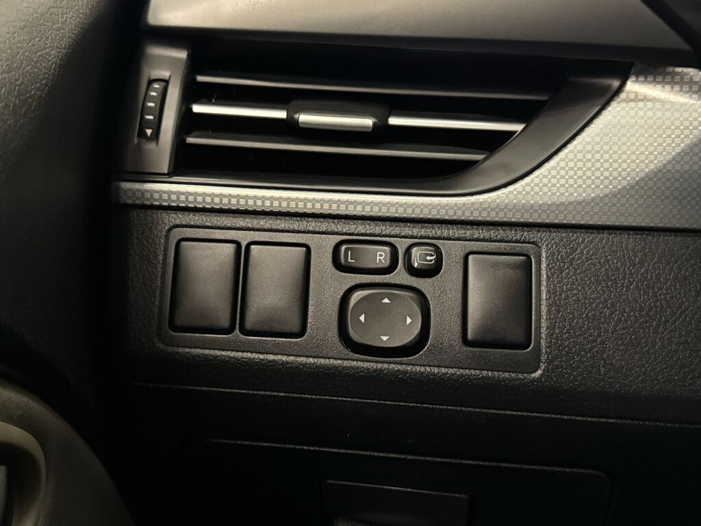 Toyota Avensis 2016 Harmaa