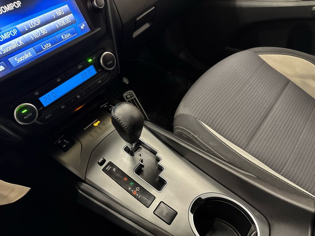 Toyota Avensis 2016 Harmaa