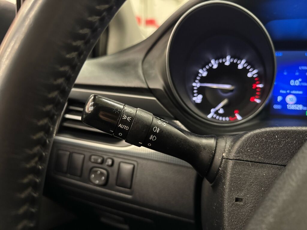 Toyota Avensis 2016 Harmaa