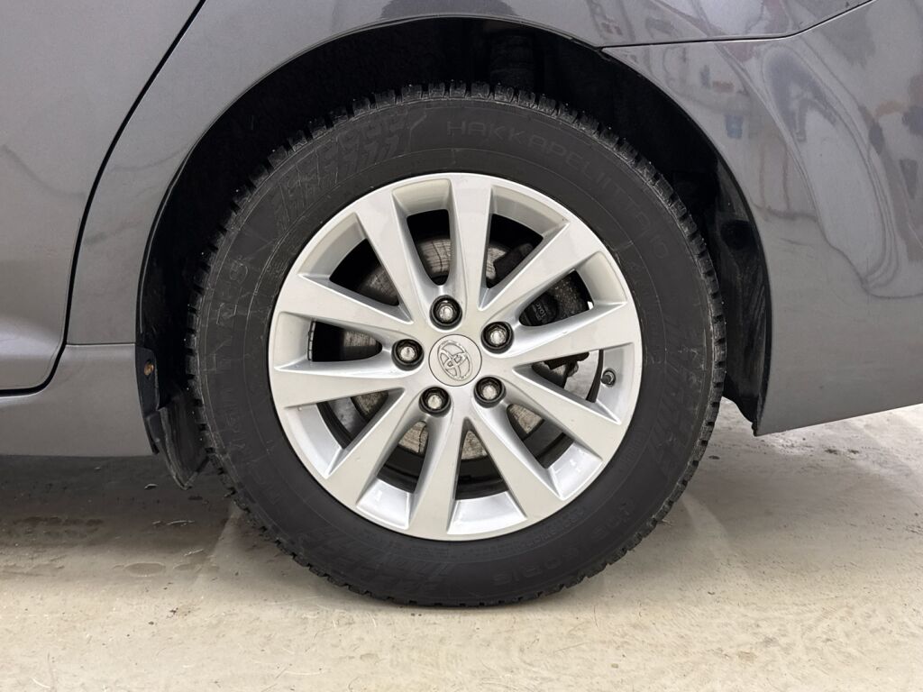 Toyota Avensis 2016 Harmaa