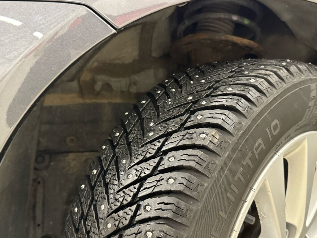 Toyota Avensis 2016 Harmaa