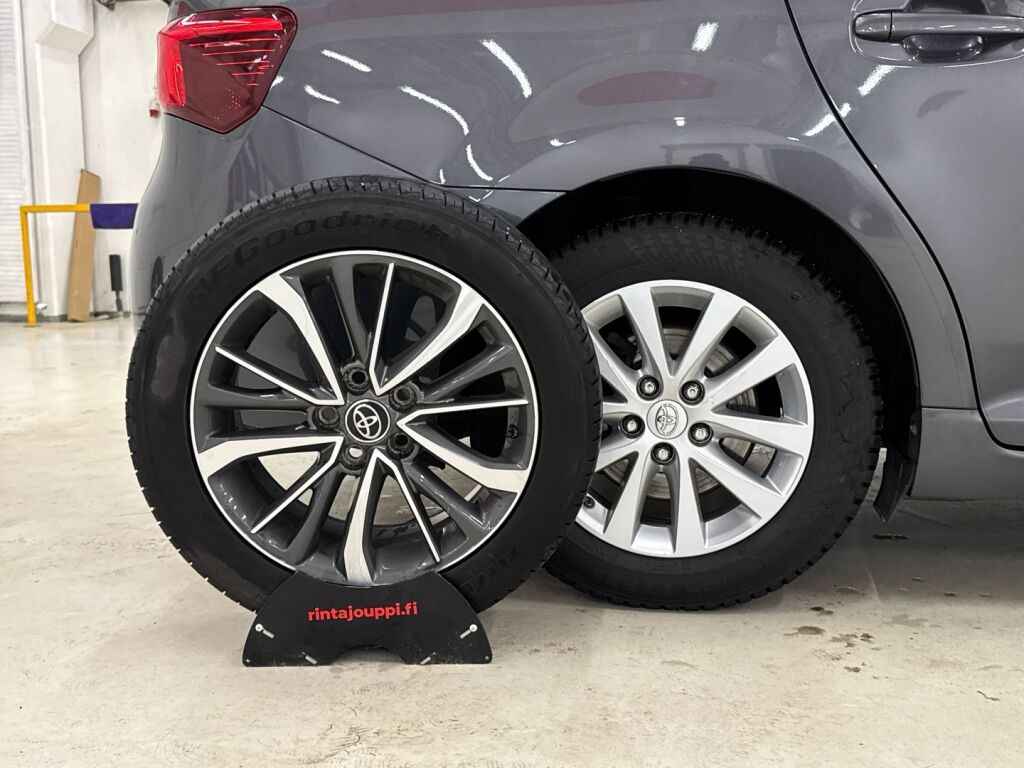 Toyota Avensis 2016 Harmaa