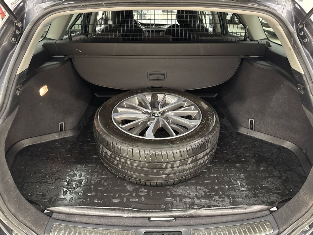 Toyota Avensis 2016 Harmaa