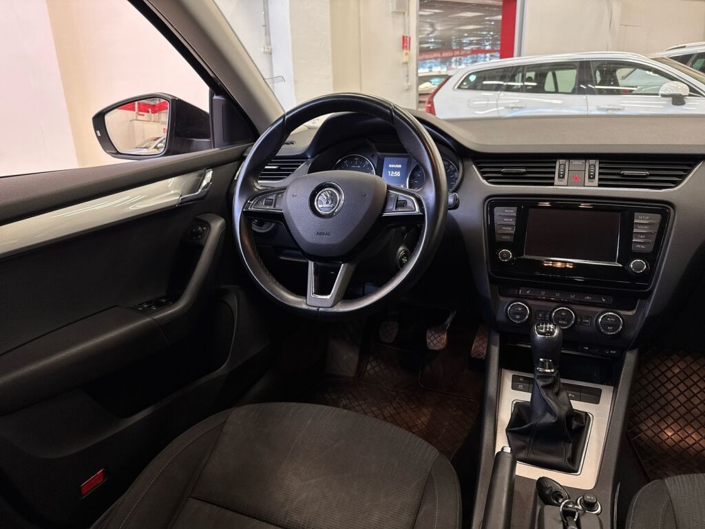 Skoda Octavia 2016 Musta