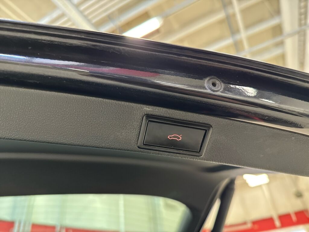Skoda Octavia 2016 Musta