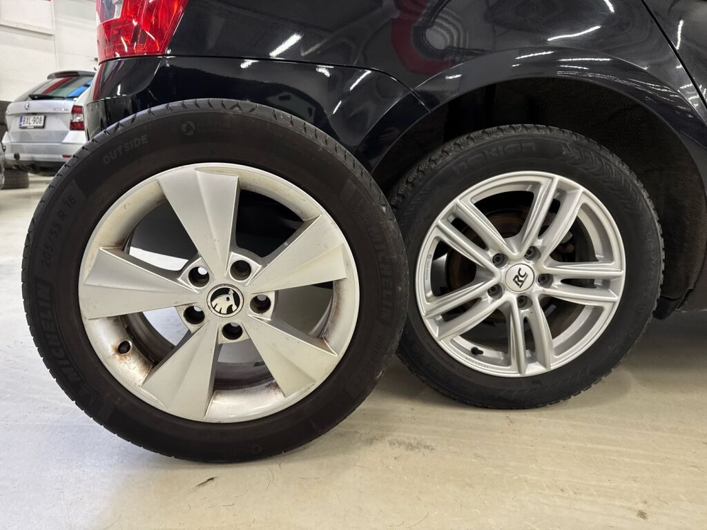 Skoda Octavia 2016 Musta