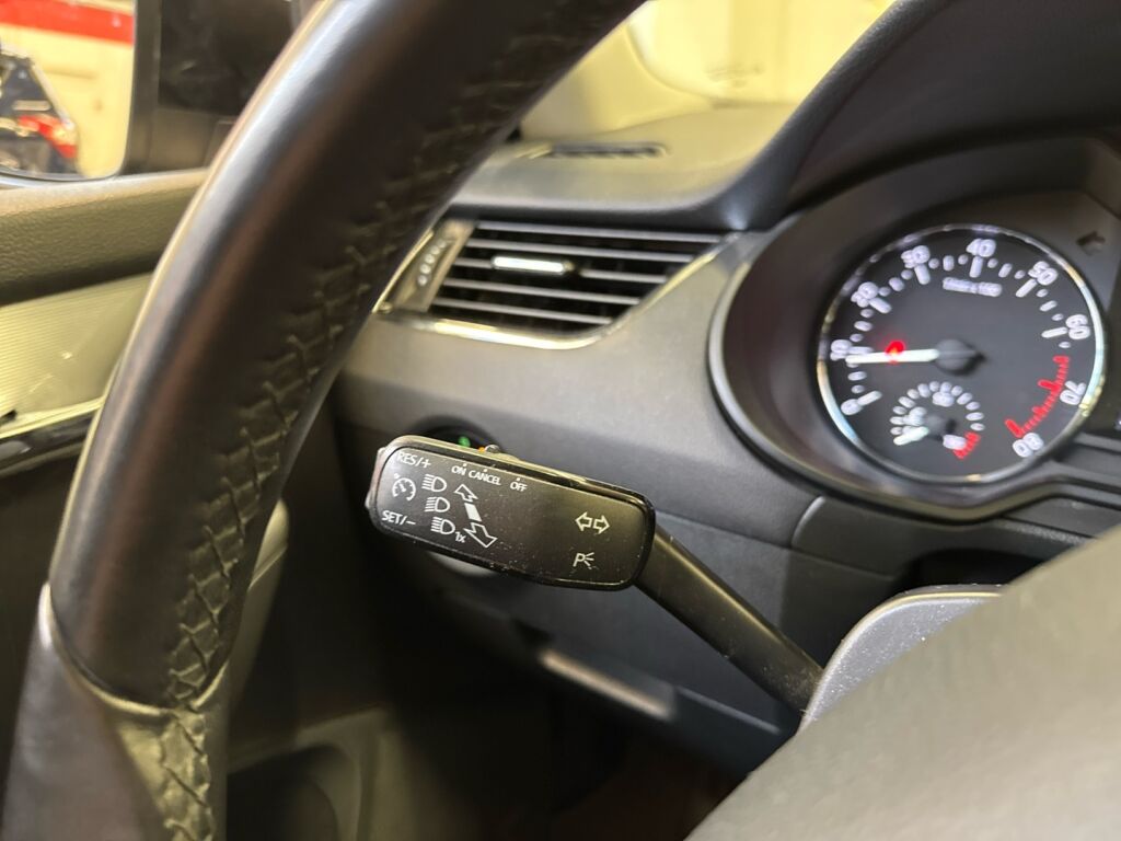 Skoda Octavia 2016 Musta