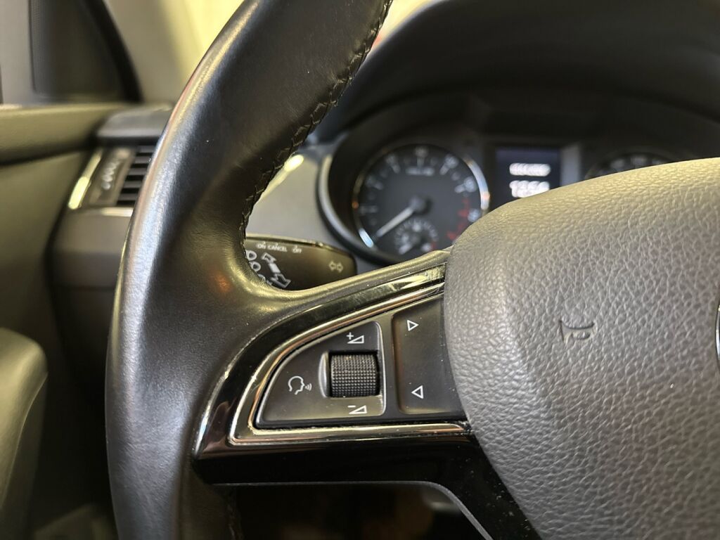 Skoda Octavia 2016 Musta