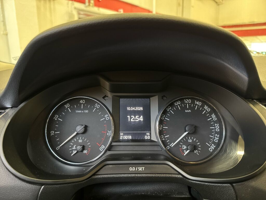 Skoda Octavia 2016 Musta