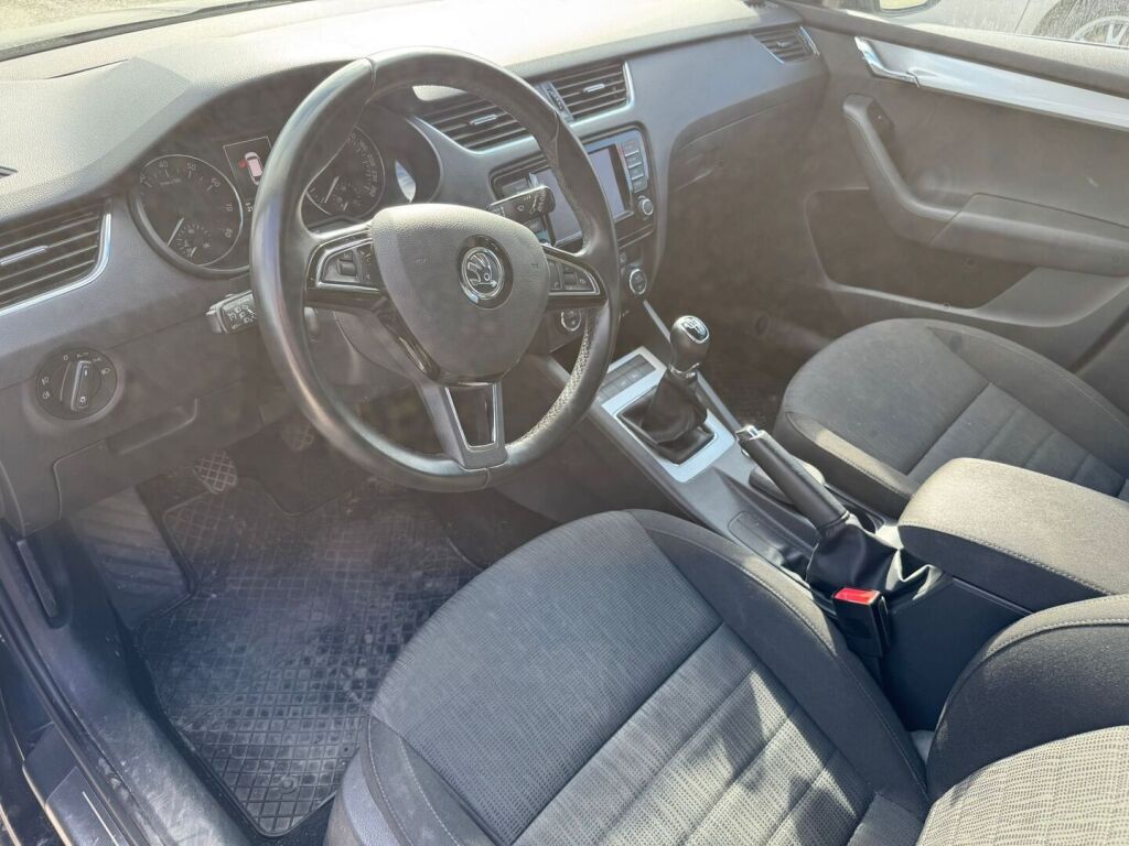 Skoda Octavia 2016 Musta