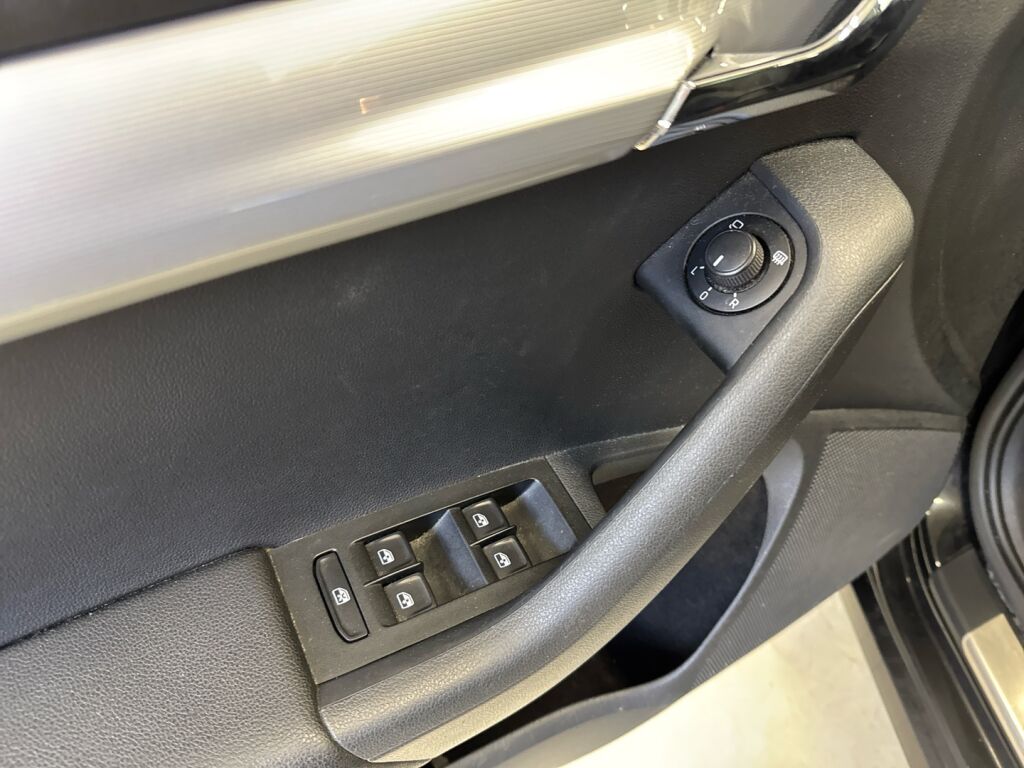Skoda Octavia 2016 Musta