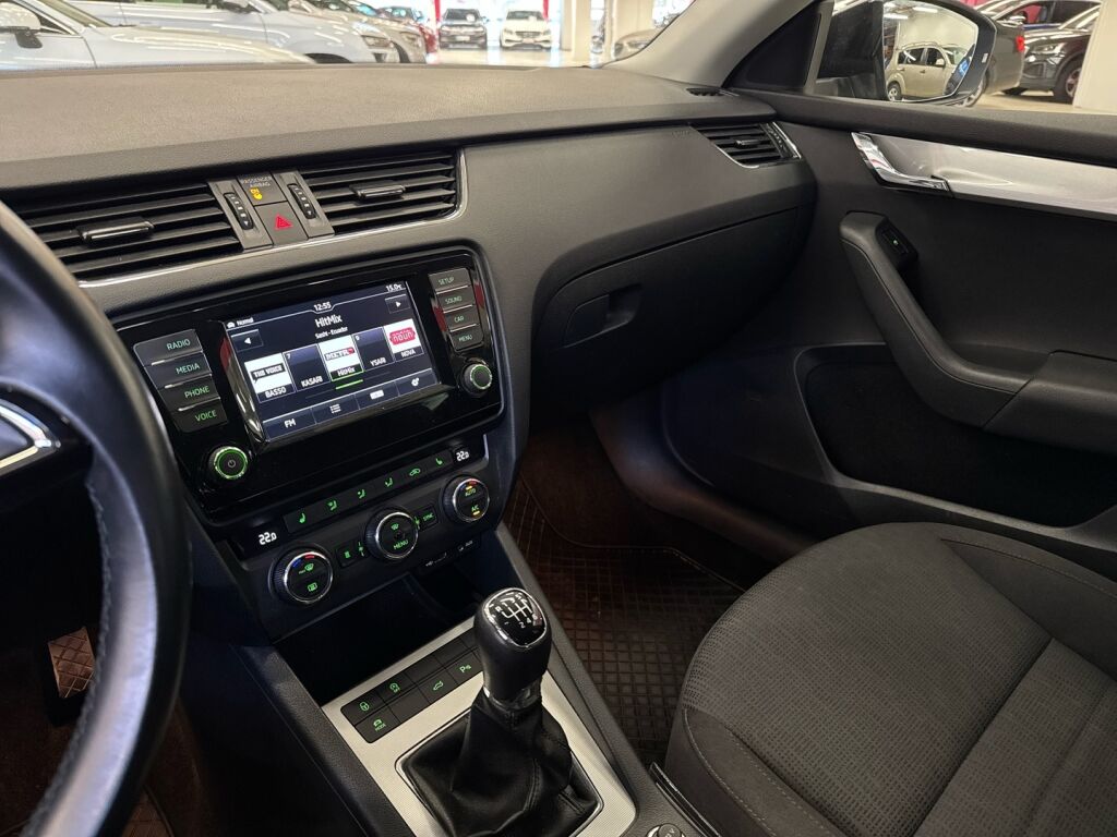 Skoda Octavia 2016 Musta