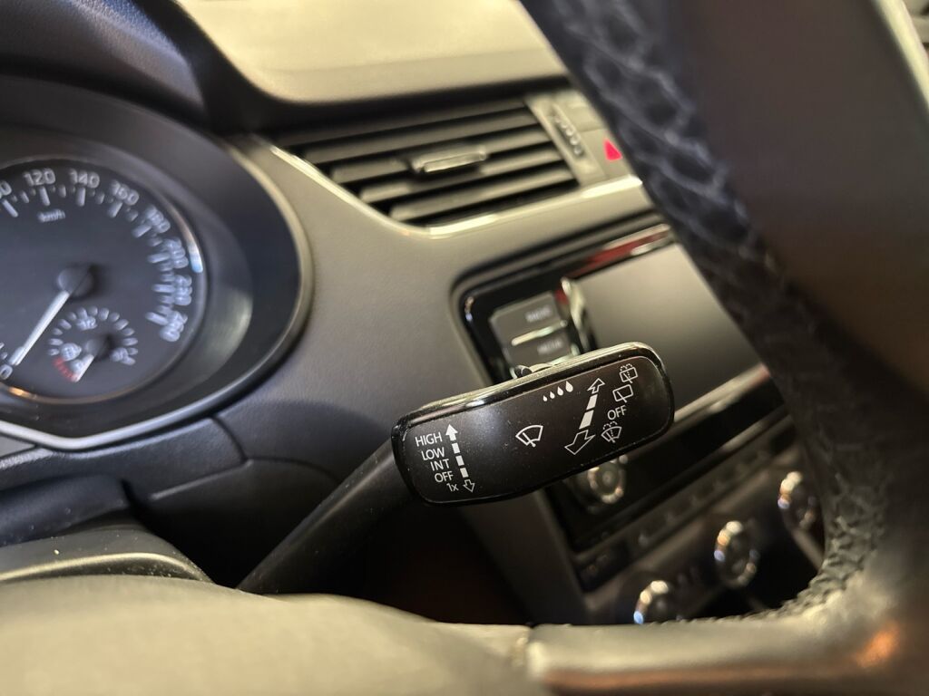 Skoda Octavia 2016 Musta