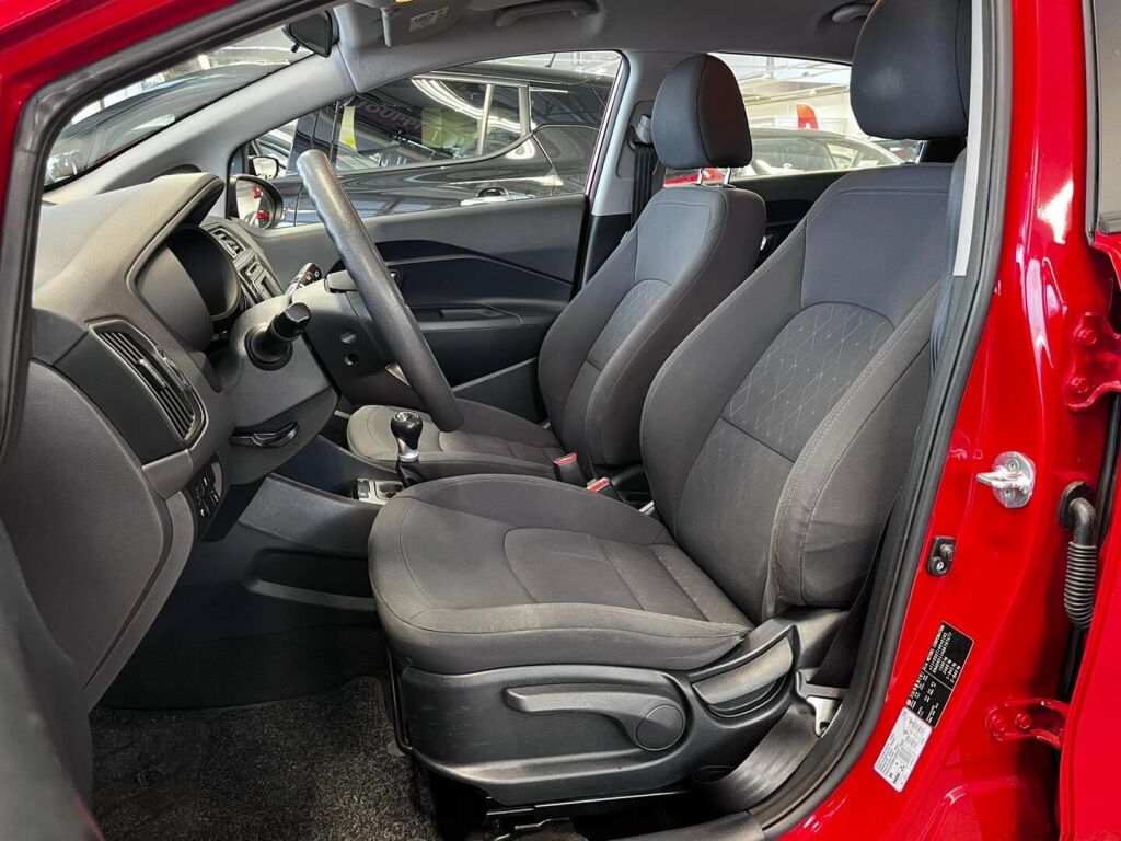 Kia Rio 2016 Punainen