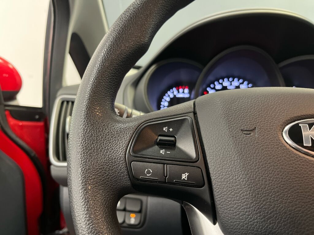 Kia Rio 2016 Punainen