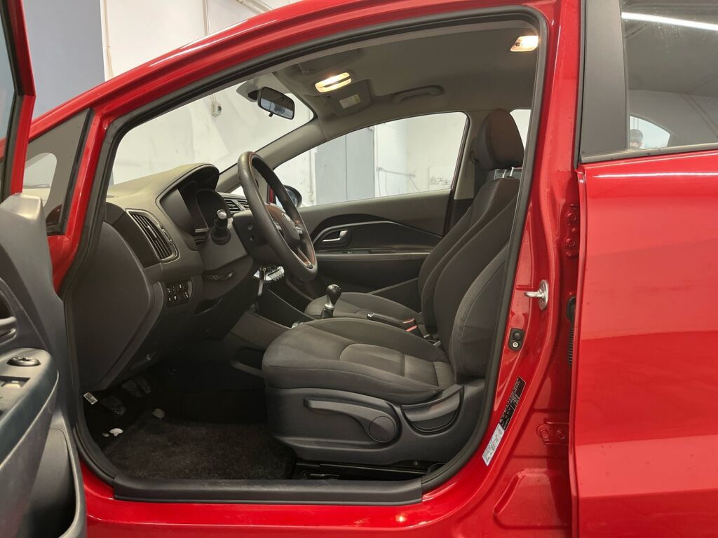 Kia Rio 2016 Punainen