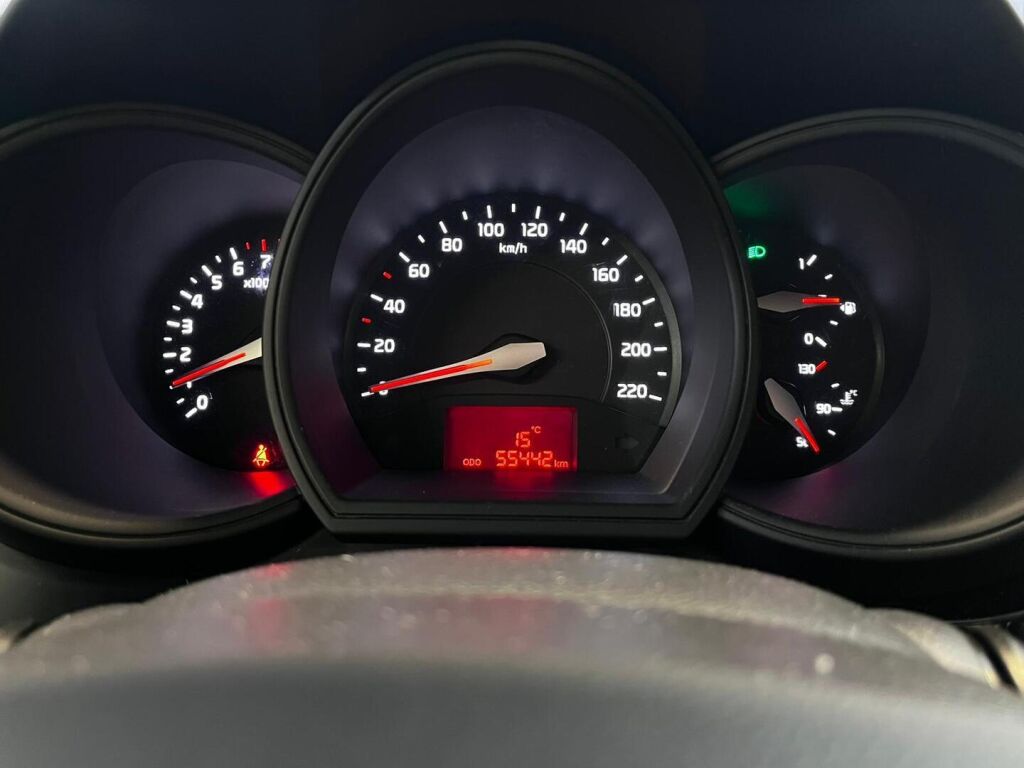 Kia Rio 2016 Punainen