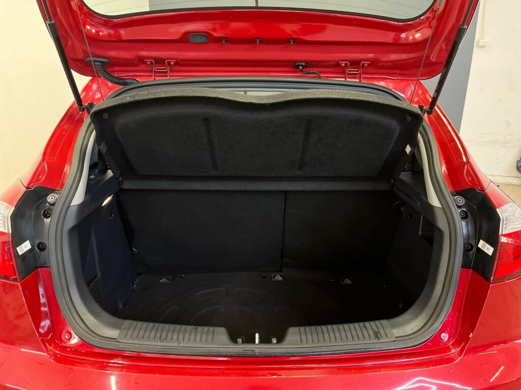 Kia Rio 2016 Punainen