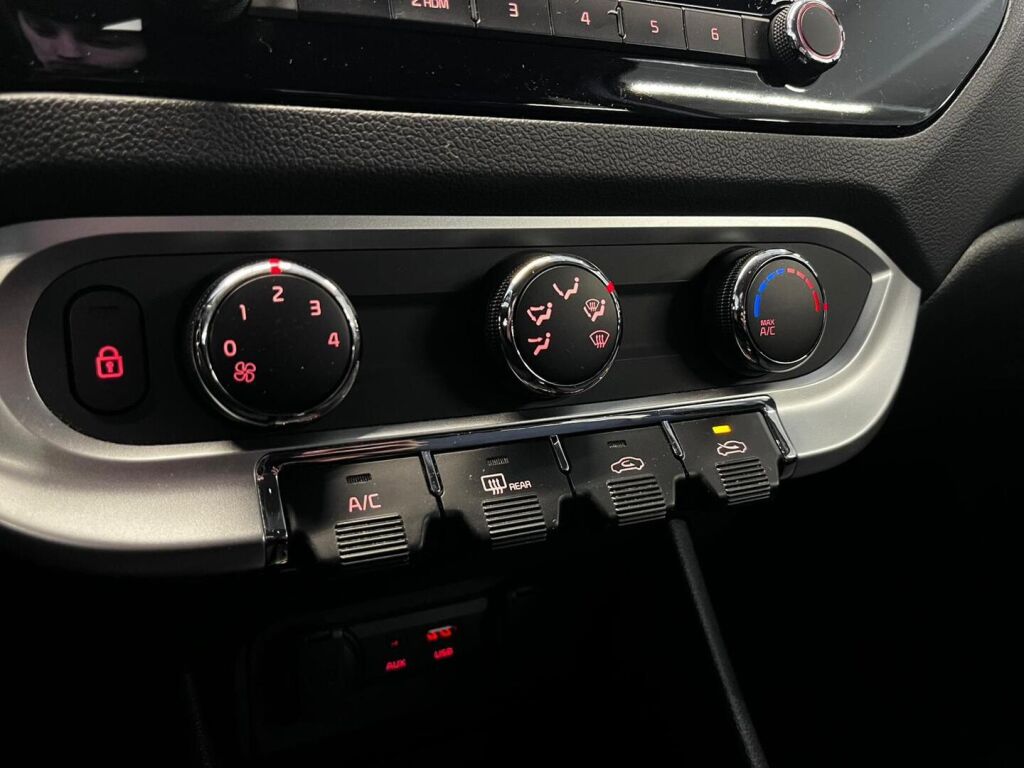 Kia Rio 2016 Punainen