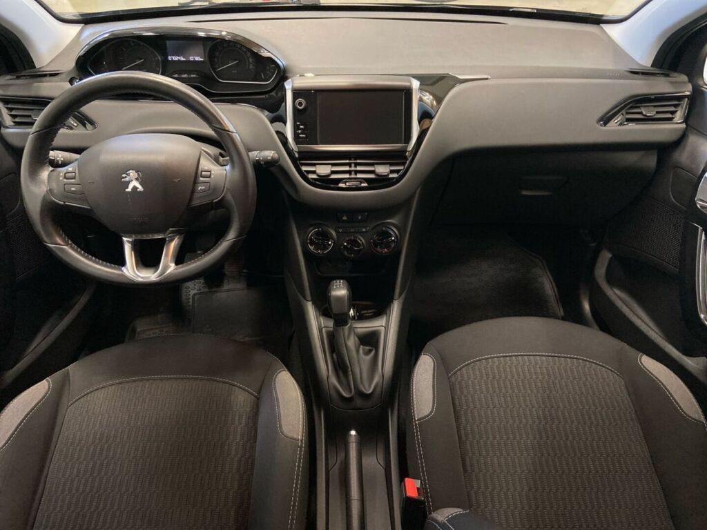 Peugeot 208 2016 Musta