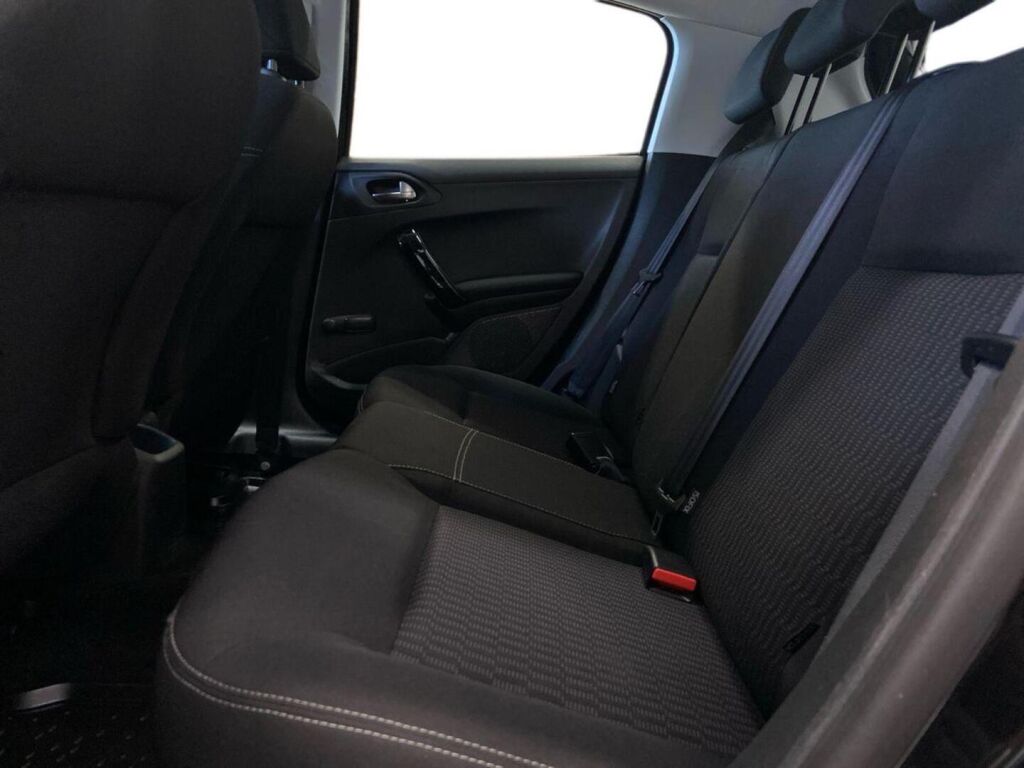 Peugeot 208 2016 Musta