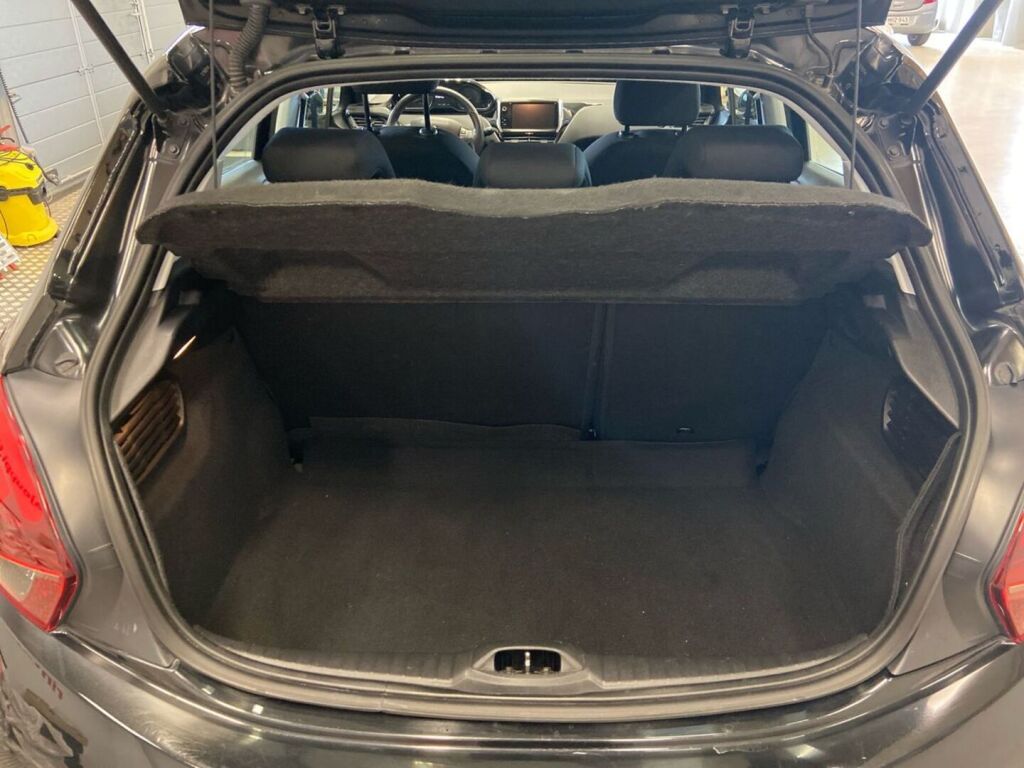 Peugeot 208 2016 Musta
