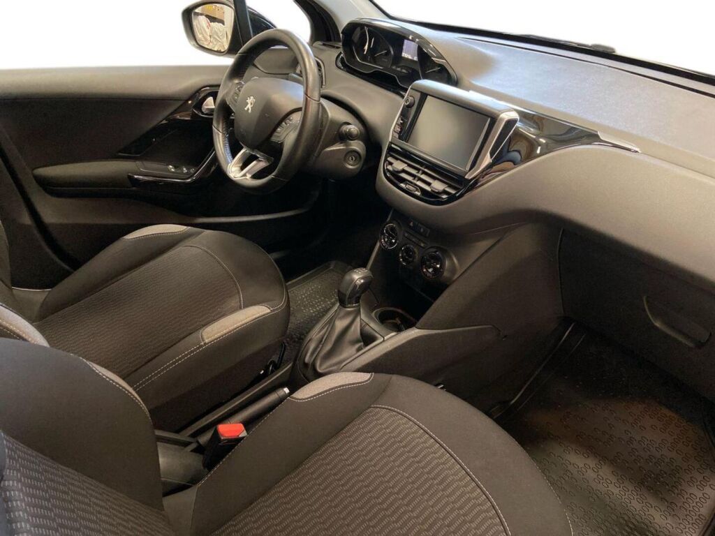 Peugeot 208 2016 Musta