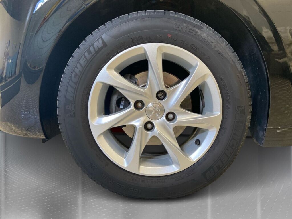 Peugeot 208 2016 Musta