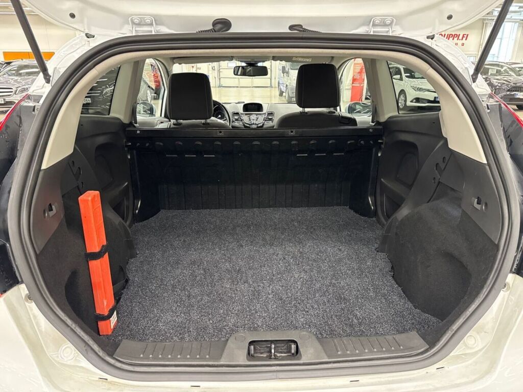 Ford Fiesta Van 2016 Valkoinen