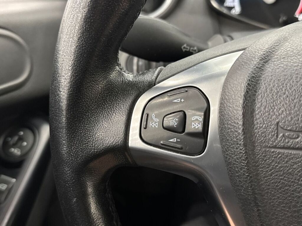 Ford Fiesta Van 2016 Valkoinen