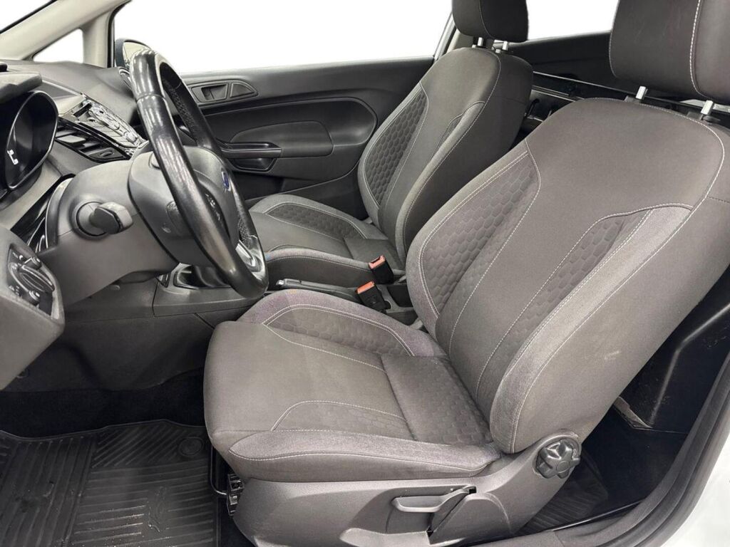 Ford Fiesta Van 2016 Valkoinen