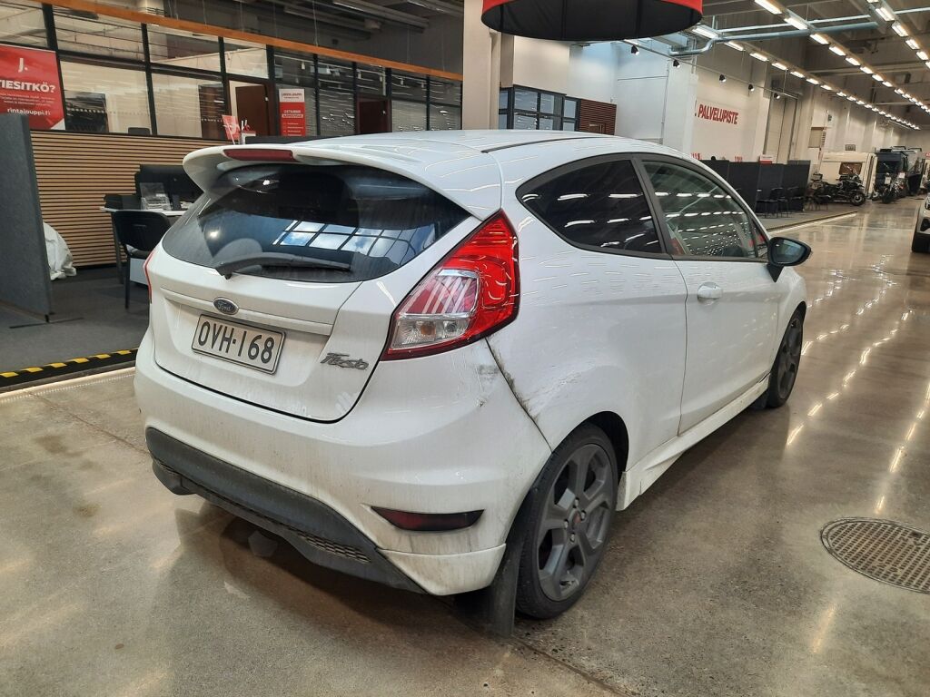 Ford Fiesta Van 2016 Valkoinen