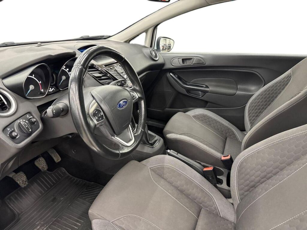 Ford Fiesta Van 2016 Valkoinen