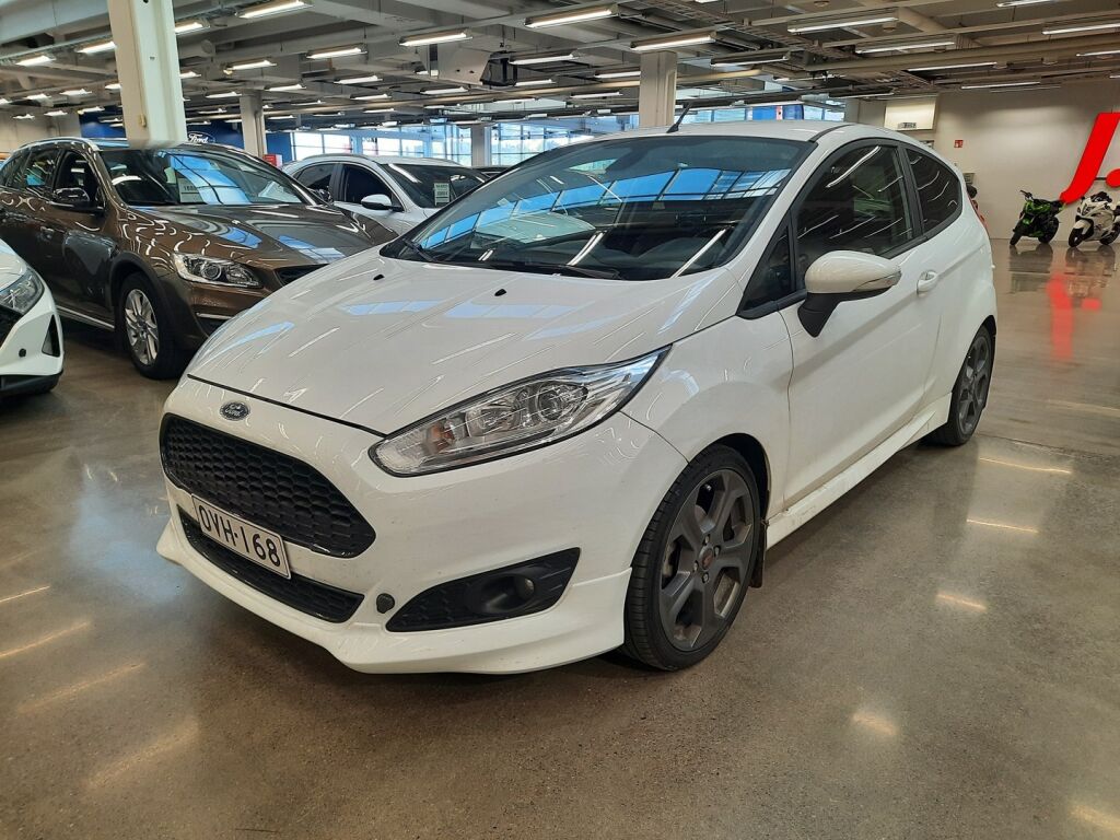 Ford Fiesta Van 2016 Valkoinen