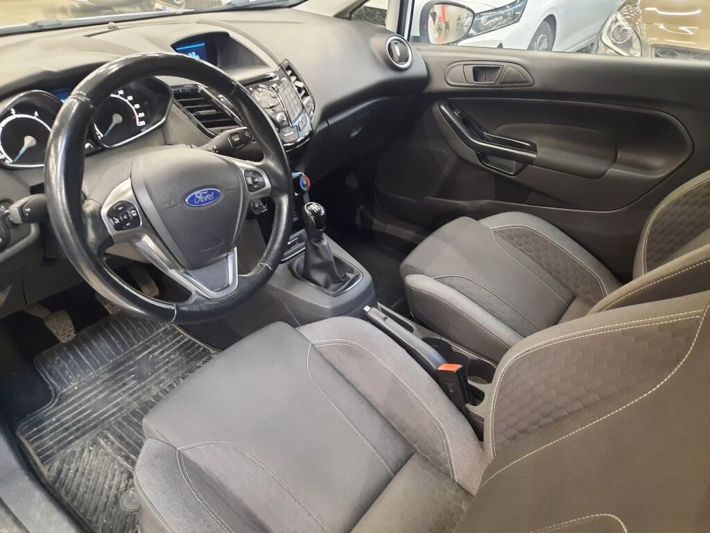 Ford Fiesta Van 2016 Valkoinen