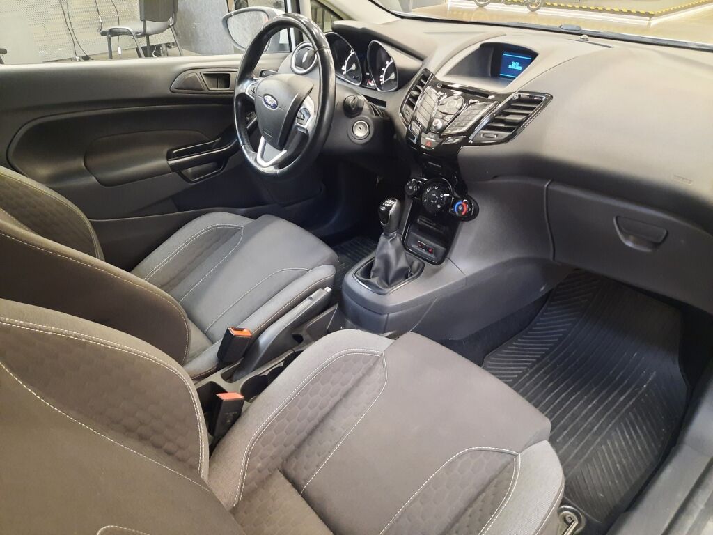 Ford Fiesta Van 2016 Valkoinen