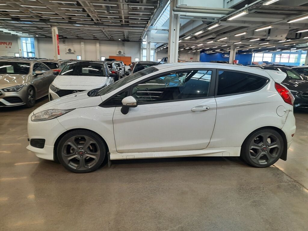 Ford Fiesta Van 2016 Valkoinen