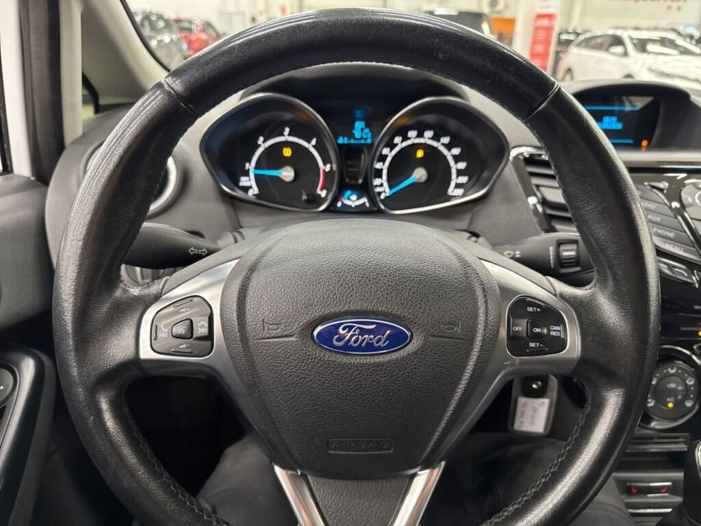 Ford Fiesta Van 2016 Valkoinen